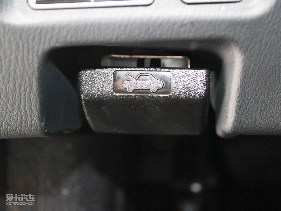 2011��Ӣ�����Q70L M25 ���A��