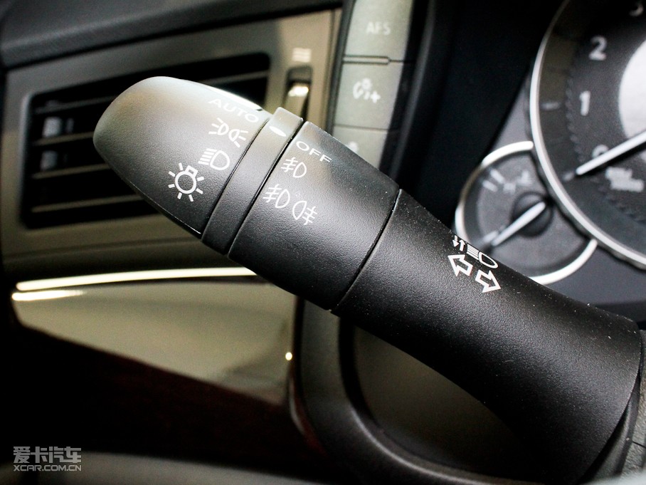 2011��Ӣ�����Q70L M25 ���A��