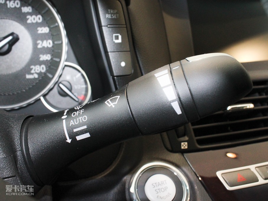 2011��Ӣ�����Q70L M25 ���A��