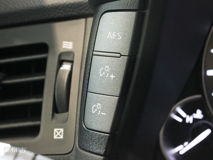 2011��Ӣ�����Q70L M25 ���A��