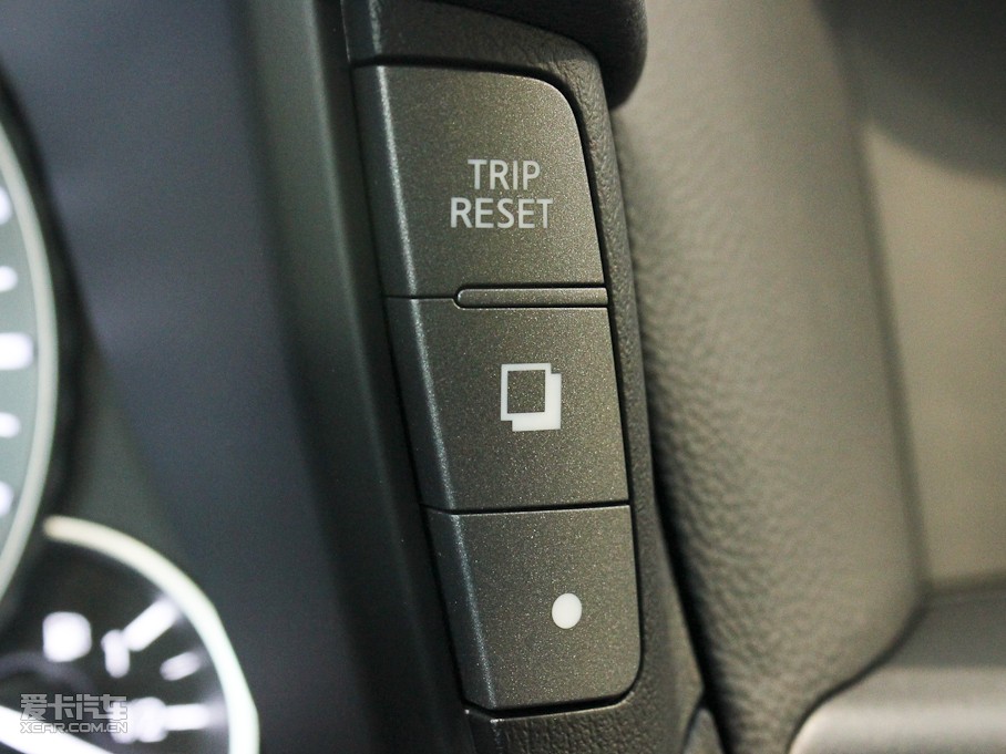 2011��Ӣ�����Q70L M25 ���A��