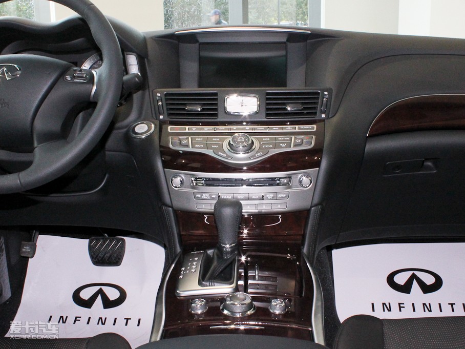 2011��Ӣ�����Q70L M25 ���A��