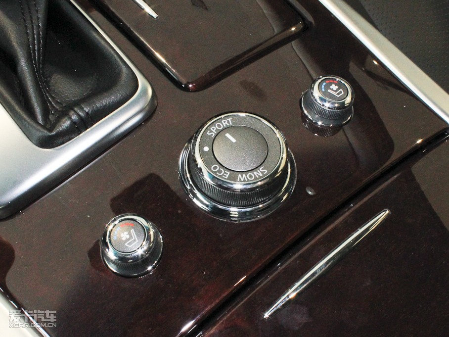 2011��Ӣ�����Q70L M25 ���A��