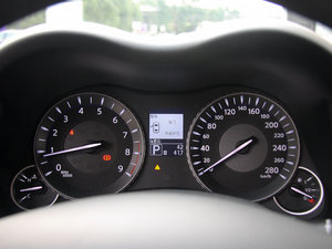 2011款M37 仪表