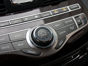 2011款M37 中控区