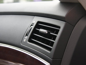 2011款M37 中控区