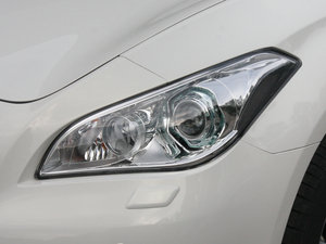 2011款M37 大灯
