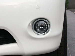 2011款M37 前雾灯