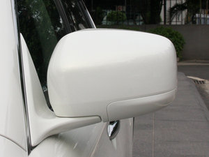 2011款M37 后视镜