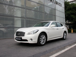 2011款M37 整体外观
