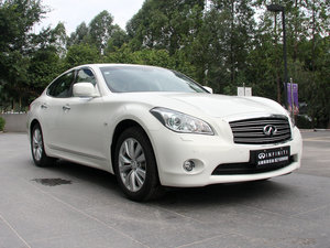 2011款M37 整体外观