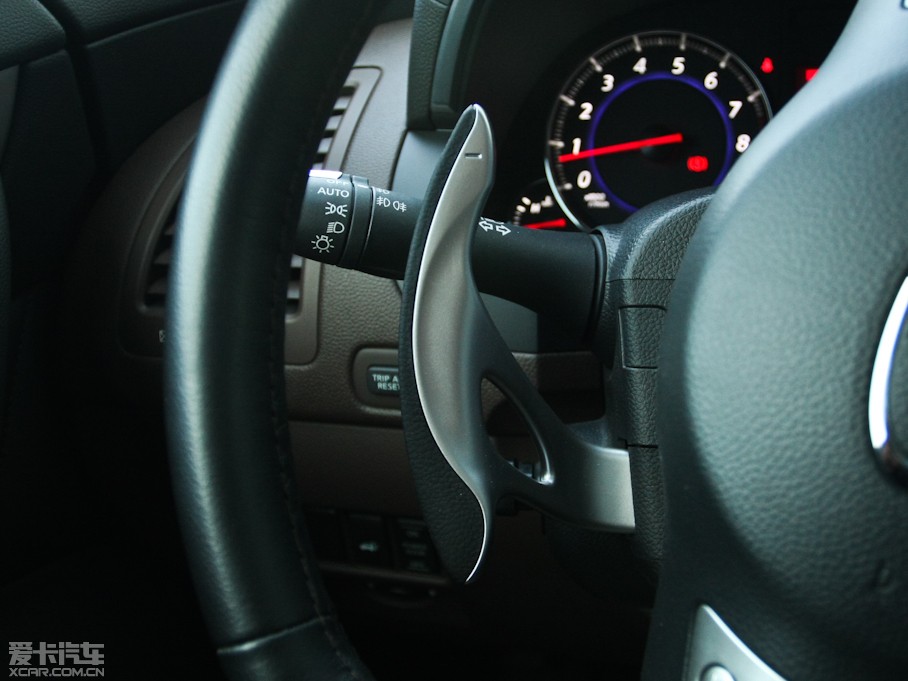 2011��Ӣ�����QX70 35 ���г�Խ��