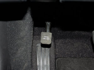 2012款M25L 豪华版 驻车制动器