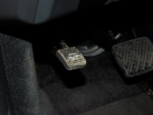 2012款M25L 雅致版 驻车制动器