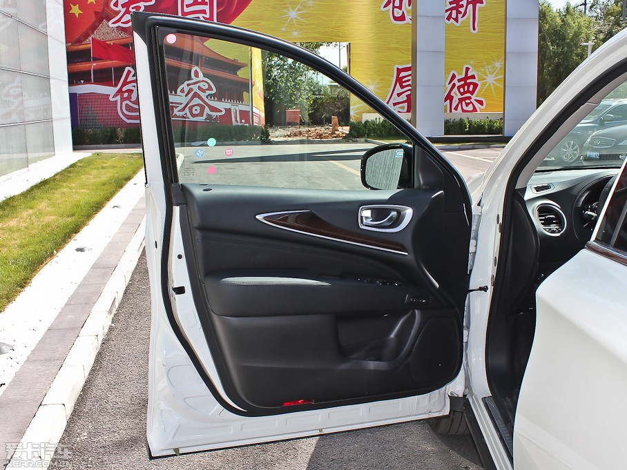 2013ӢQX60(M) 35 ׿Խ