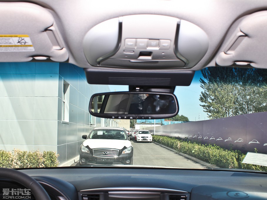 2013��Ӣ�����QX60(�M(j��n)��) 35 ���(q��)׿Խ��