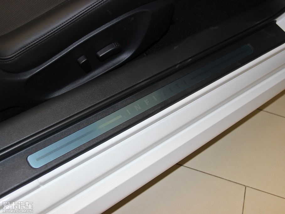 2013ӢQ60 37 Convertible