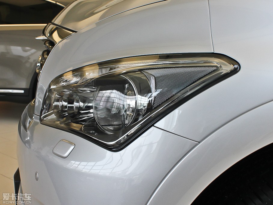 2013ӢQX80 56