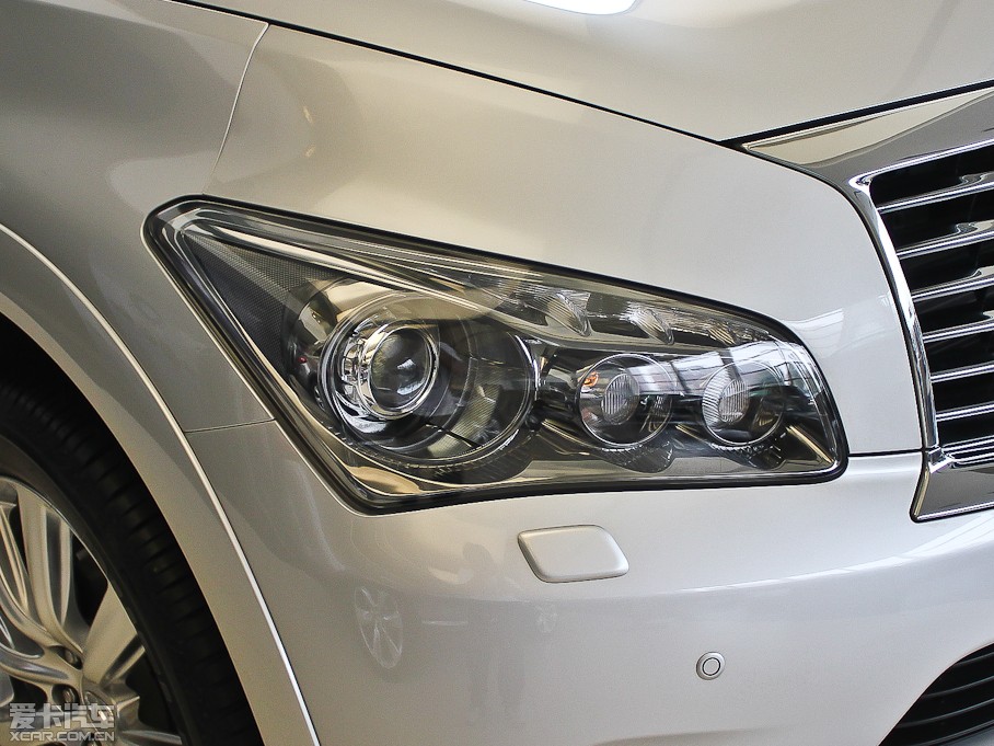 2013ӢQX80 56