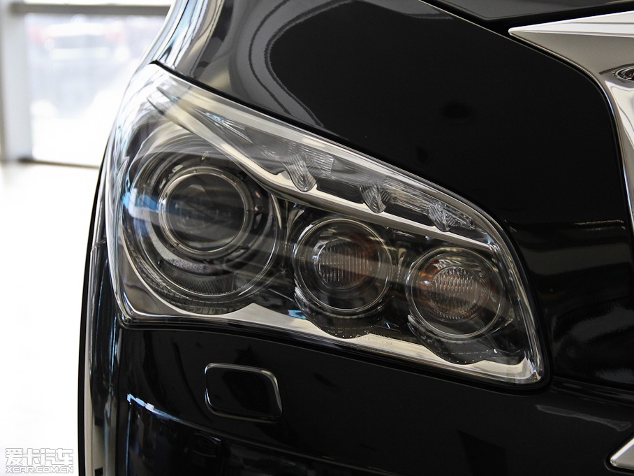 2013ӢQX80 56 