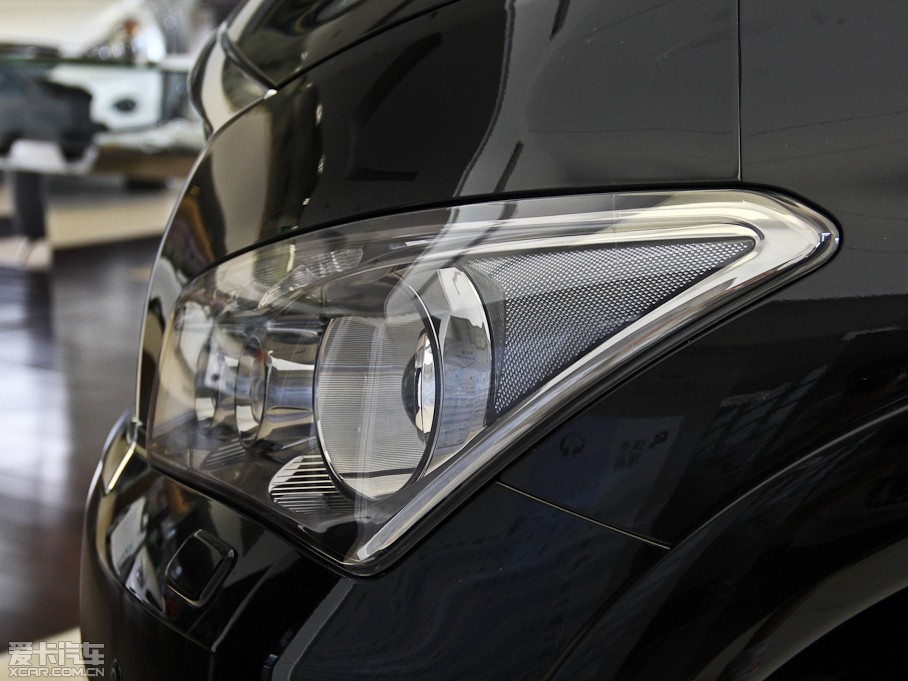 2013ӢQX80 56 