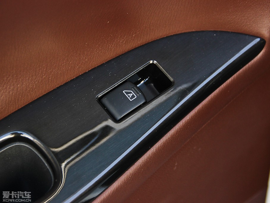 2013ӢQX50(M) Ŀ 2.5L (q)Ű