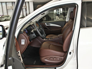 2013款改款 2.5L 后驱优雅版 前排空间