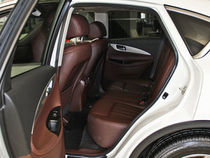 2013款改款 2.5L 后驱优雅版 后排空间