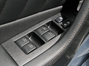 2013款3.7L 五周年限量版 主驾车窗控制区	