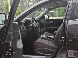 2013款3.7L 标准升级版 前排空间