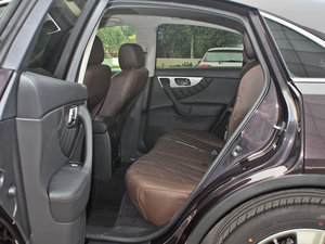 2013款3.7L 标准升级版 后排空间