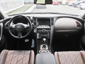 2013款3.7L 标准升级版 内饰全景