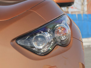 2013款3.7L 超越升级版 大灯