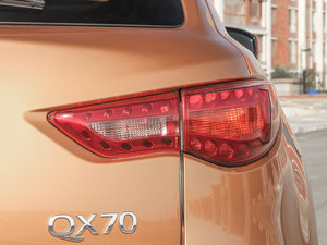 2013款3.7L 超越升级版 尾灯