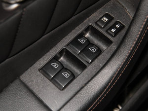 2013款3.7L 超越升级版 主驾车窗控制区	