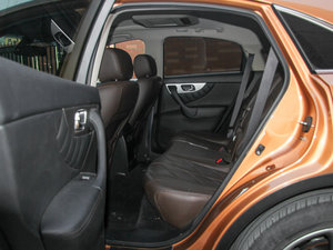 2013款3.7L 超越升级版 后排空间