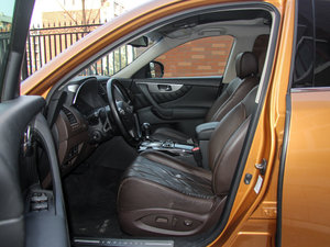 2013款3.7L 超越升级版 前排空间