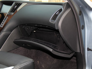 2014款3.7L 豪华运动版 手套箱