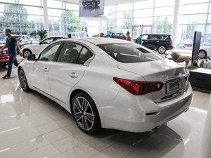 2014款3.7L 豪华运动版 左后45度