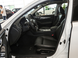 2014款3.7L 豪华运动版 前排空间