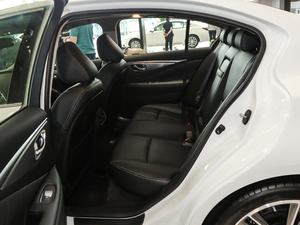 2014款3.7L 豪华运动版 后排空间