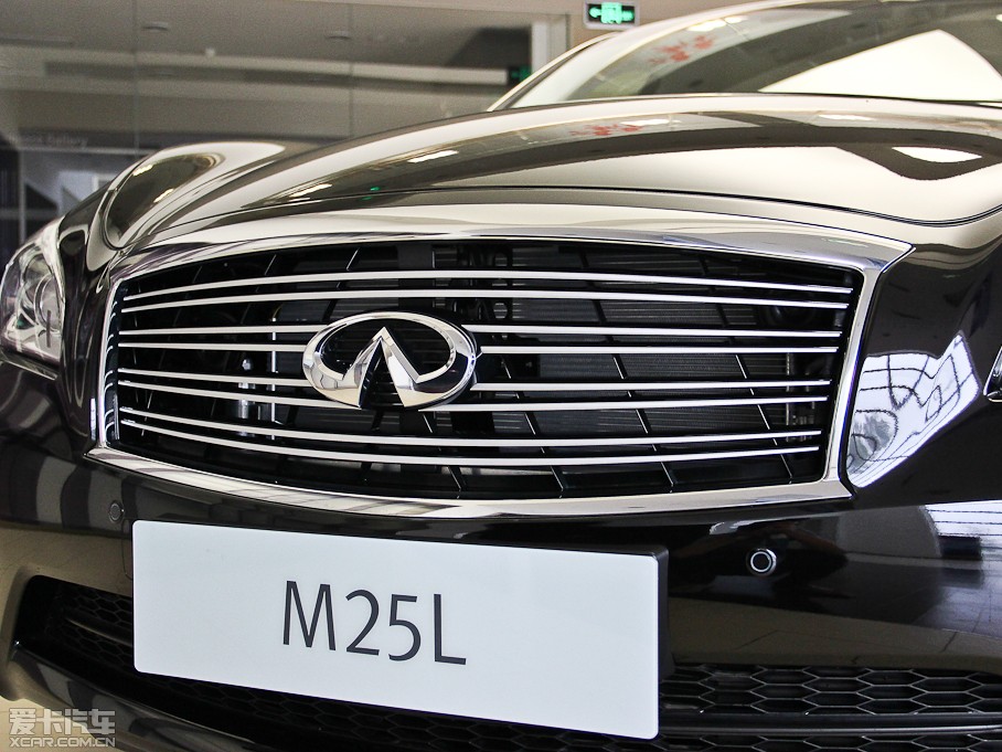 2013ӢQ70L Hybrid 3.5L A