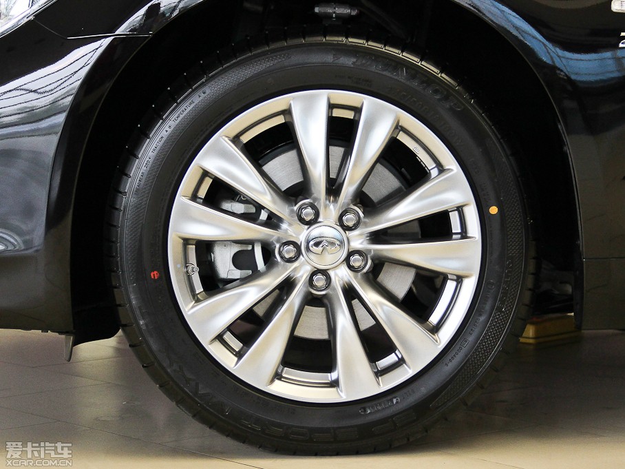 2013ӢQ70L Hybrid 3.5L A