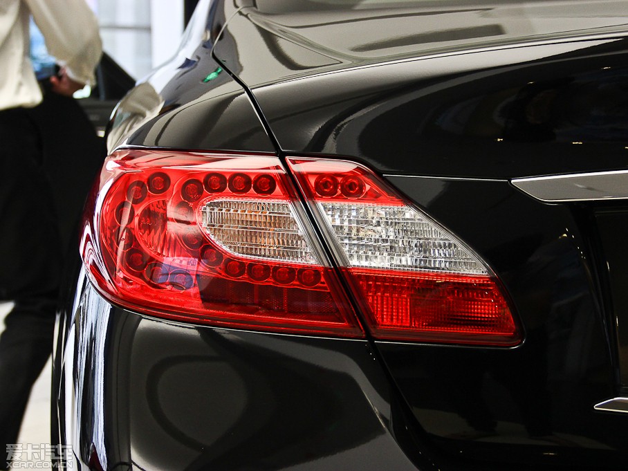 2013ӢQ70L Hybrid 3.5L A