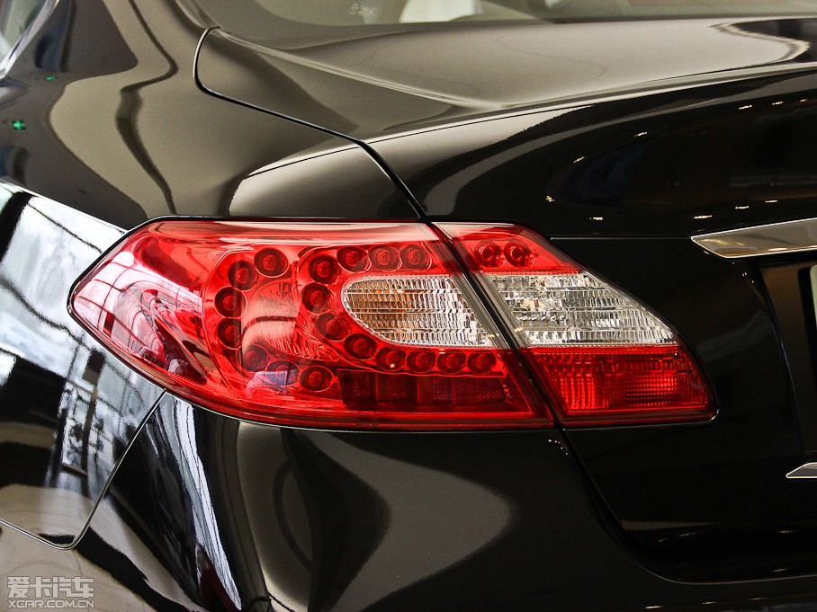 2013ӢQ70L Hybrid 3.5L A