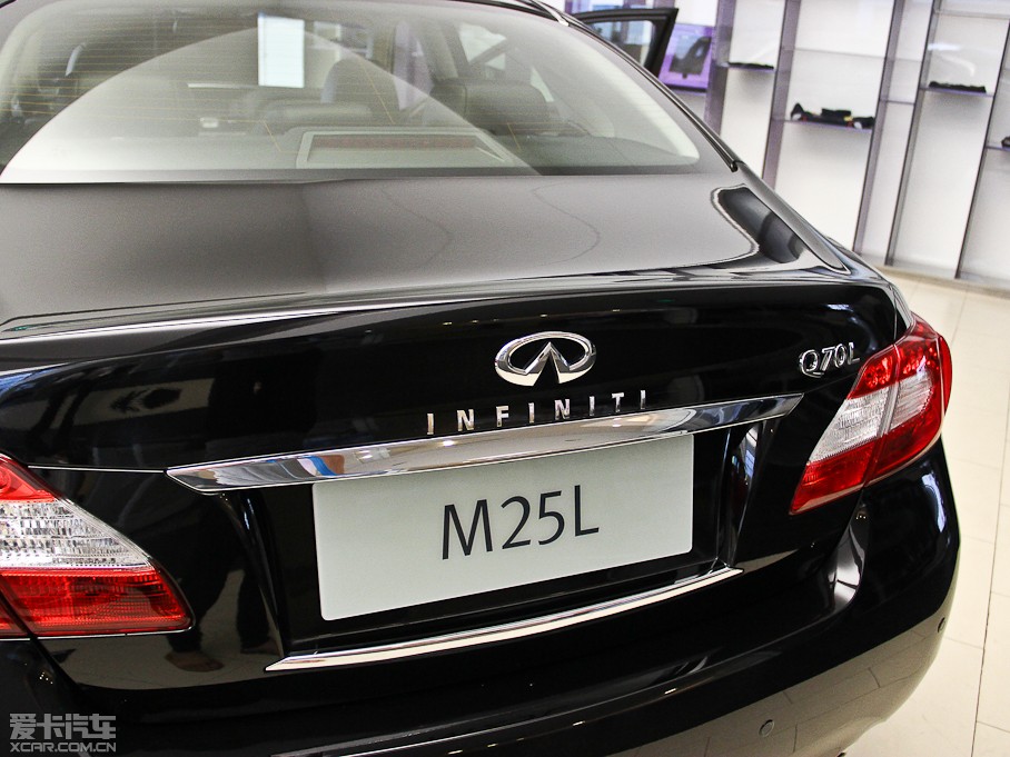 2013ӢQ70L Hybrid 3.5L A