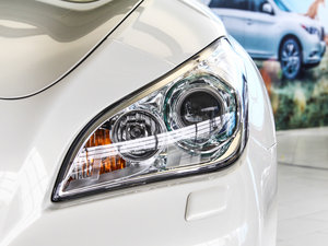 2013款2.5L 雅致版 大灯