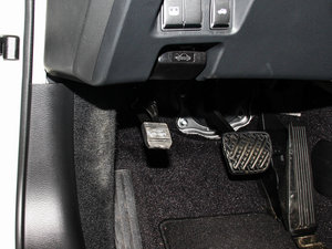 2013款2.5L 雅致版 驻车制动器