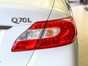 2013款2.5L 雅致版 尾灯