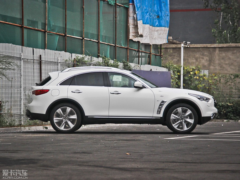 2013ӢQX70 